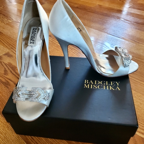 Badgley Mischka Women's White Heels - Picture 1 of 14